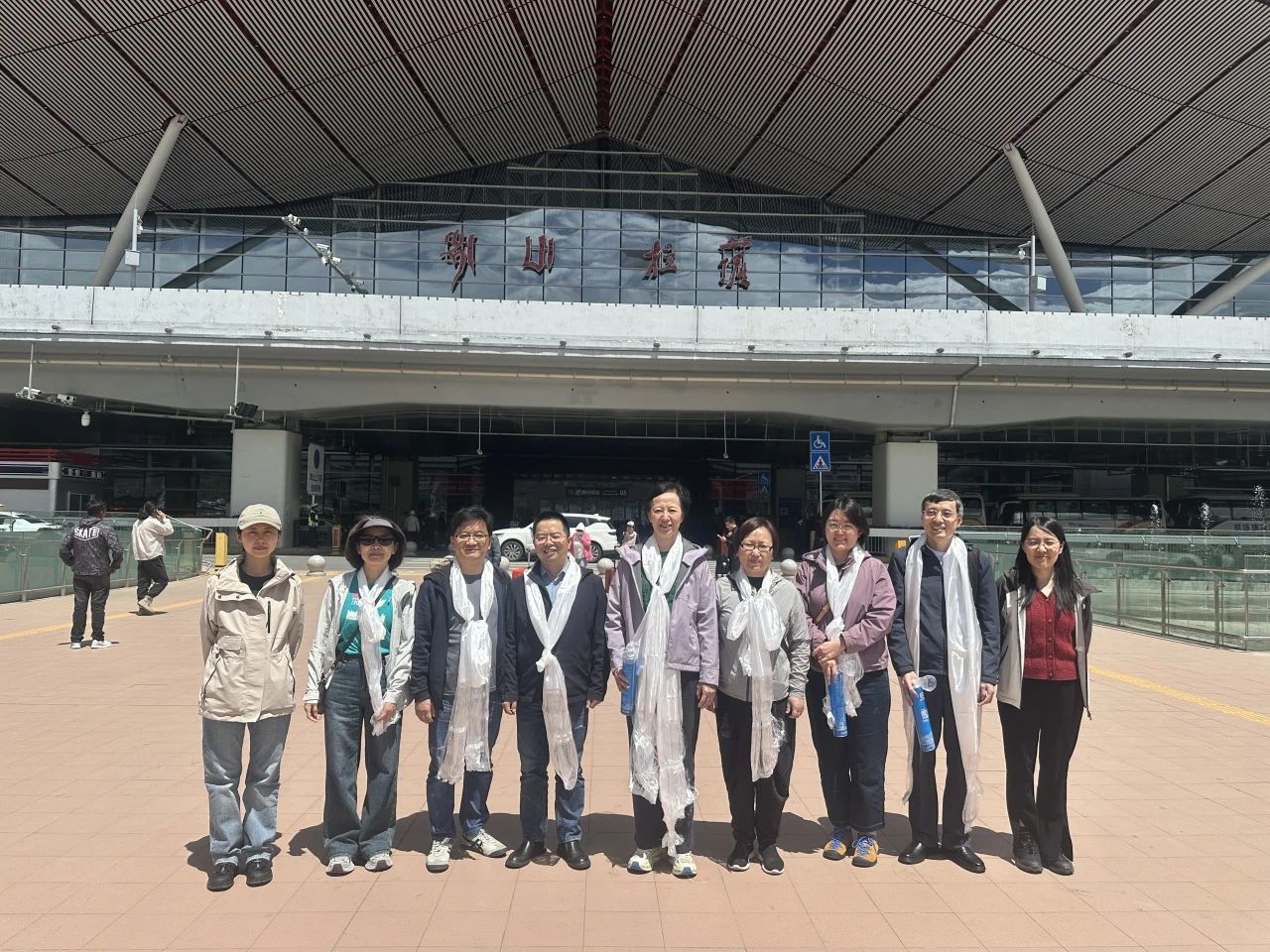 援藏丨北大口腔专家团赴藏讲学、手术、看望援藏专家